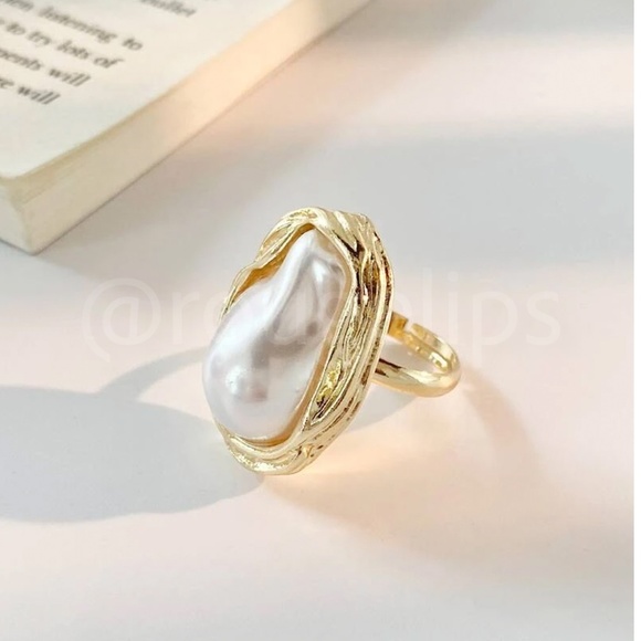 Chunky Yellow Gold Tone Ring Faux Pearl Irregular Shape - Picture 2 of 6